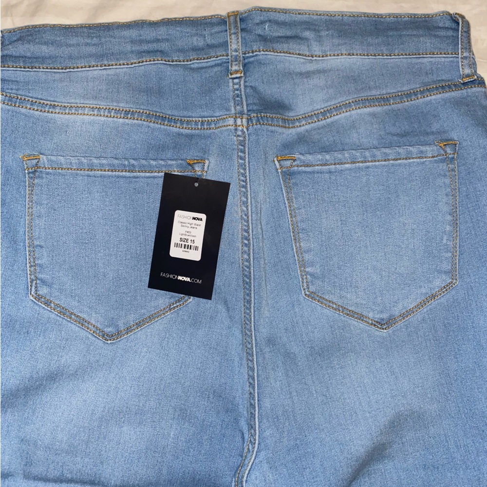 Jean - Picture 3 of 3